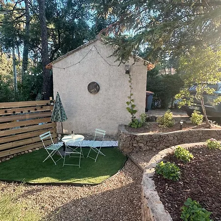4 Personnes Avec Terrasse, Piscine Et Tennis * Fréjus