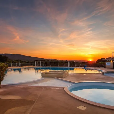 4 Personnes Avec Terrasse, Piscine Et Tennis Appartement *